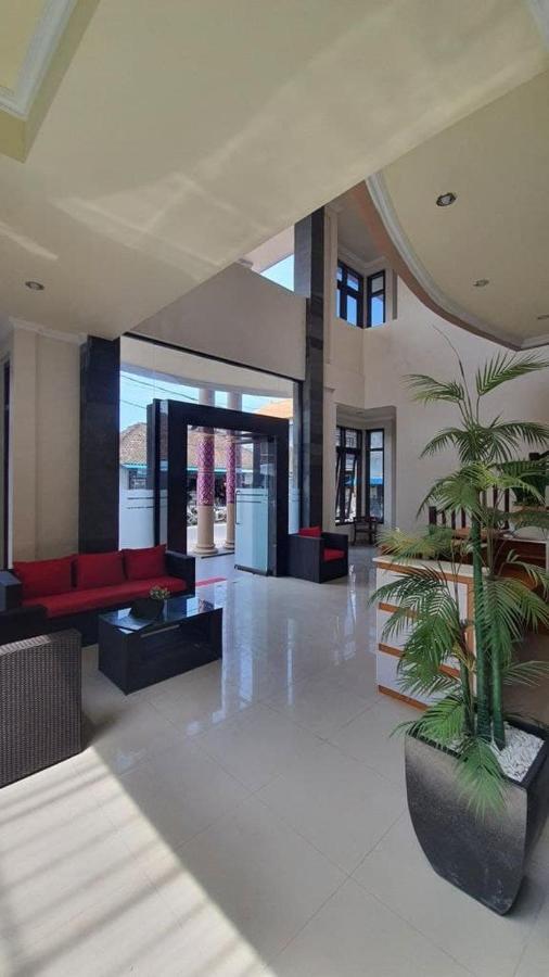 Grand Puri Hotel Batununggul Екстериор снимка